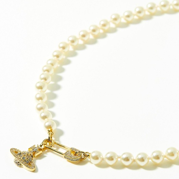 VIVIENNE WESTWOOD
Faux-Pearl Lucrece Pendant Necklace - Picture 11 of 11